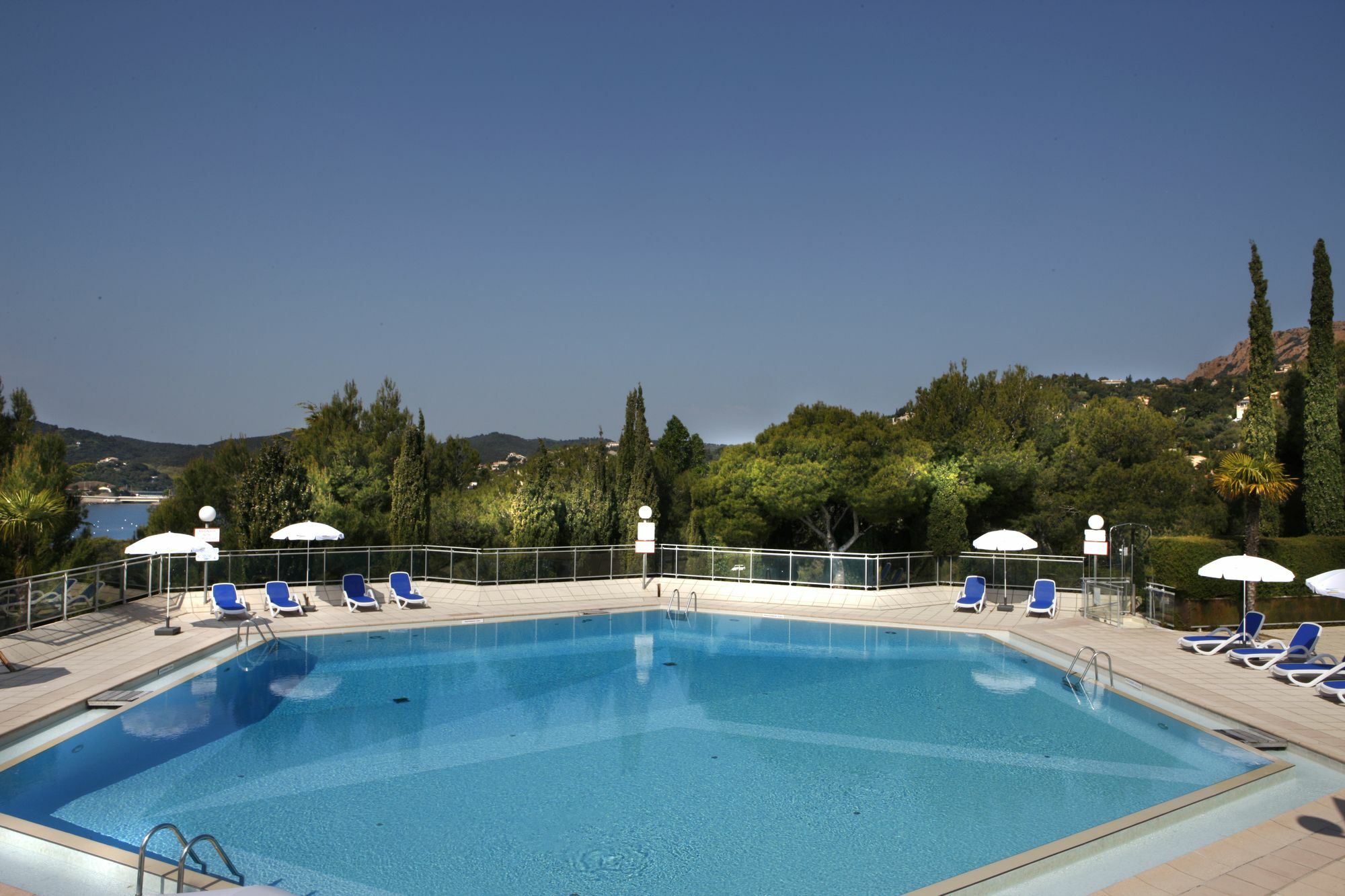 Village Club Les Mas De L'Esterel Saint-Raphaël Buitenkant foto